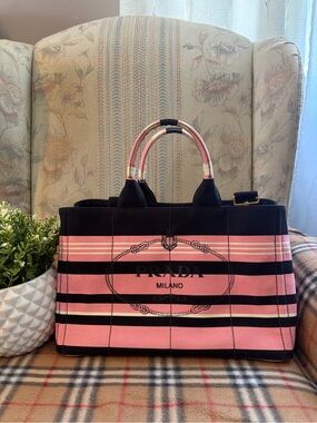 ❤️Beautiful Prada Canapa Limited Edition Bag🩷